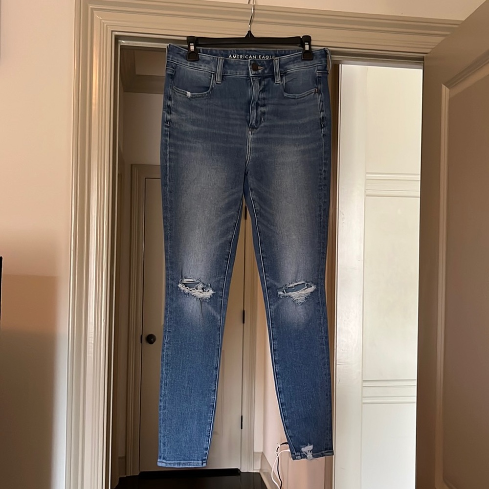 American Eagle “The Dream Jean”. Size 8